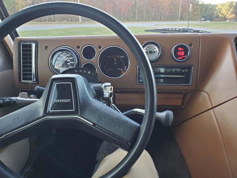 Панель приборов Chevrolet G20 Conversion Van  (CG21305) 1988 года  (фото 156 из 257)